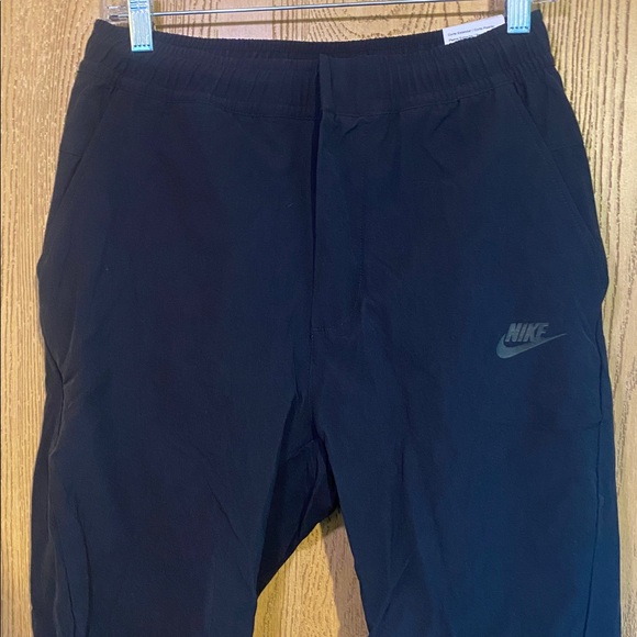 Nike Men's Black commuter pants - Picture 3 of 10